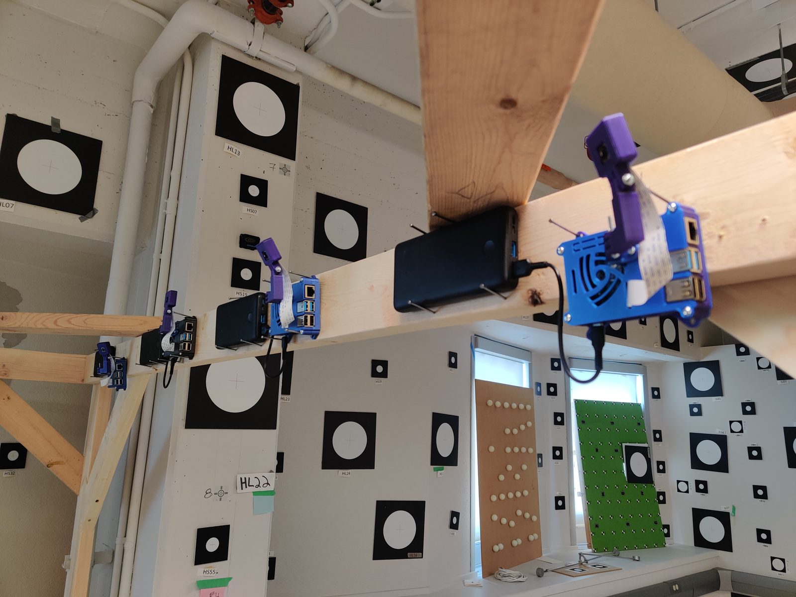 Multi-camera optical rig for non-invasive reindeer antler capture.